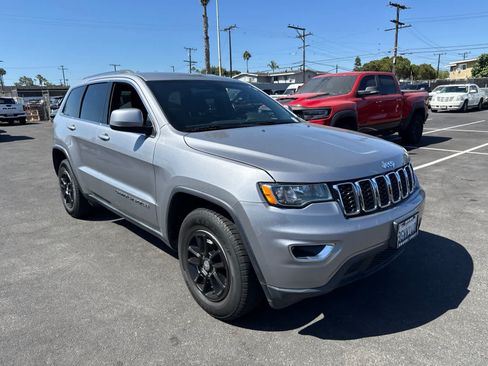 Used 2018 Jeep Grand Cherokee Laredo RWD image 9
