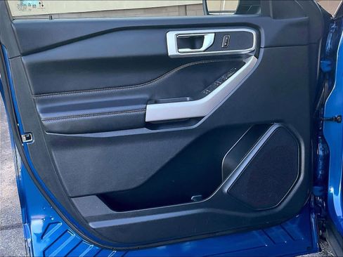 Used 2023 Ford Explorer XLT w/ Equipment Group 202A image 9