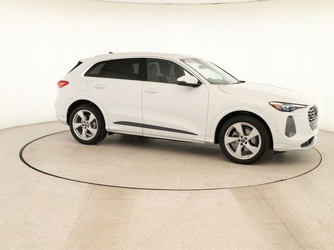 Certified 2025 Audi Q5 Prestige image 9