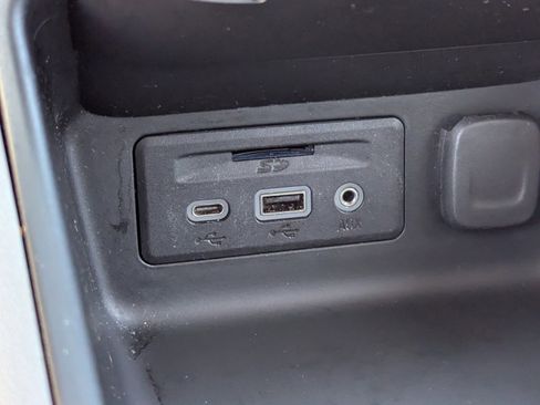 Used 2022 GMC Terrain SLT image 31