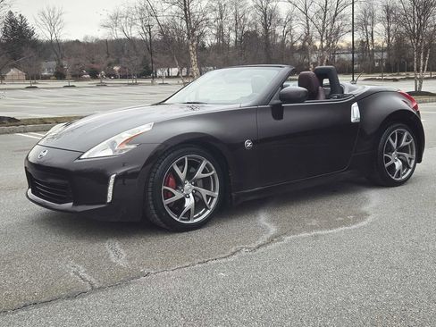 Used 2013 Nissan 370Z Touring w/ Sport Pkg image 4
