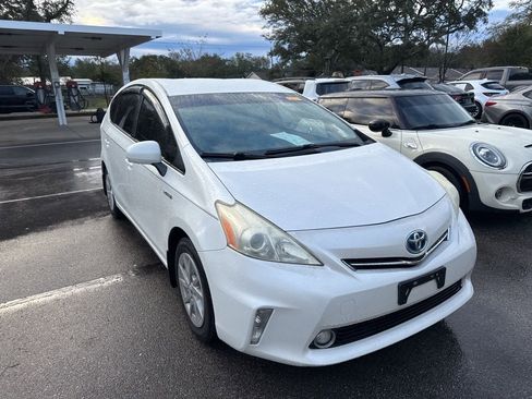 Used 2014 Toyota Prius V Three image 3