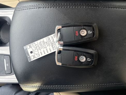 Used 2024 Ford Edge SEL image 35