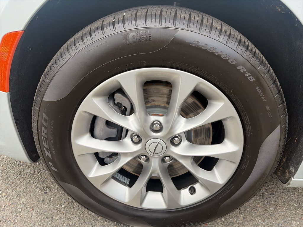 Used 2026 Chrysler Pacifica Select AWD/4WD image 2