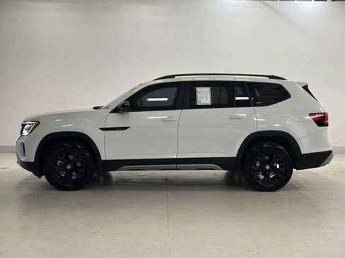 Used 2024 Volkswagen Atlas Peak Edition SE AWD/4WD image 3