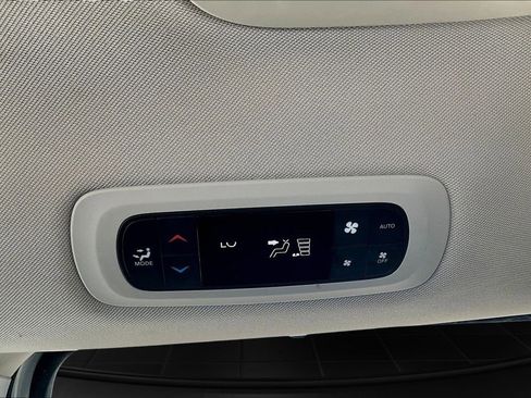 Used 2022 Chrysler Pacifica Touring-L image 34