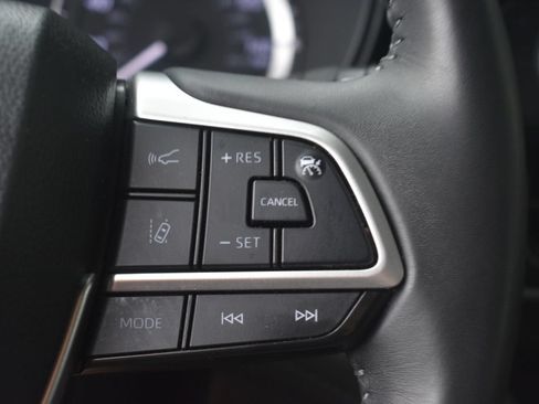 Used 2025 Toyota Highlander LE FWD image 16