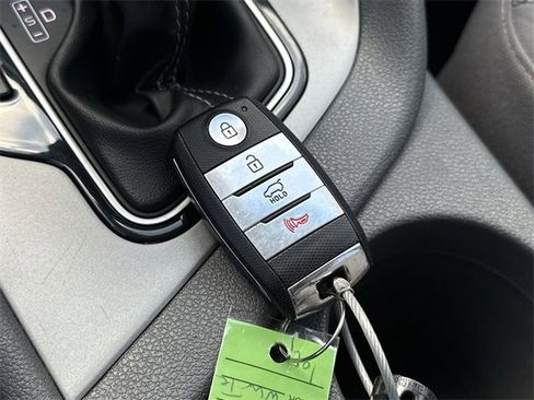 Used 2019 Kia Niro LX image 25