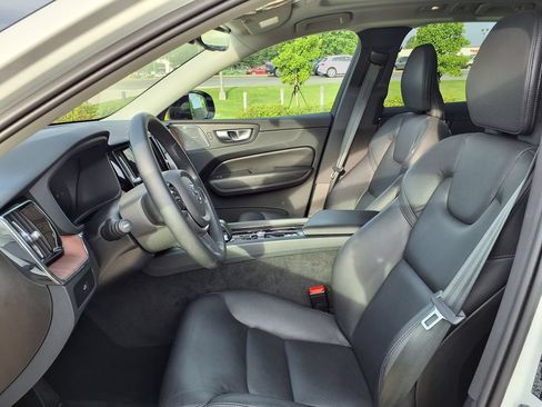 Certified 2024 Volvo XC60 B5 Plus AWD/4WD image 14