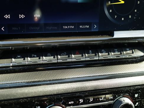 Certified 2023 Chevrolet Silverado 1500 ZR2 w/ Technology Package image 19