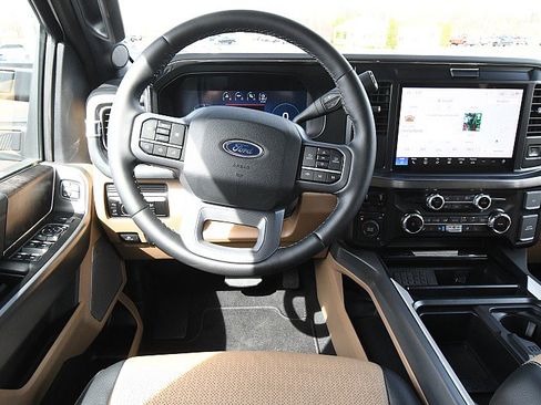 Used 2025 Ford F450 Lariat AWD/4WD image 16