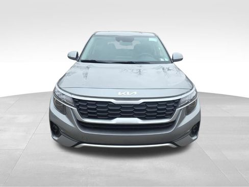 Used 2023 Kia Seltos LX image 2