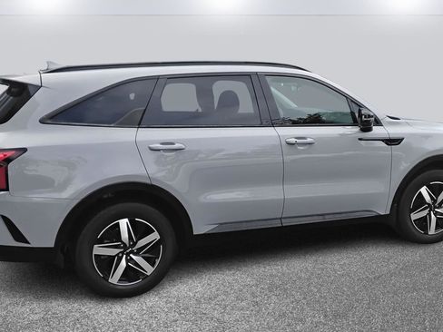 Used 2022 Kia Sorento EX w/ Panoramic Sunroof Package image 4