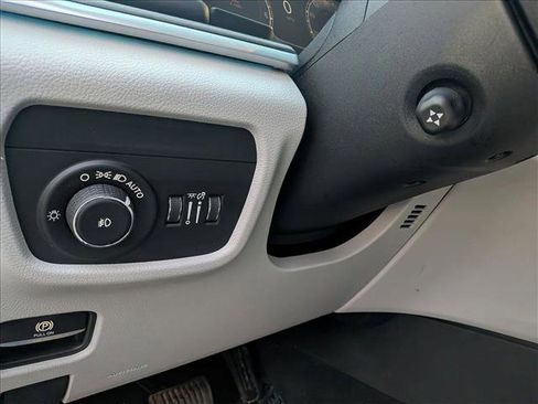 Used 2022 Jeep Grand Cherokee Overland image 17