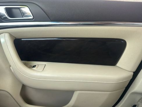 Used 2014 Lincoln MKS w/ Equipment Group 101A FWD image 17