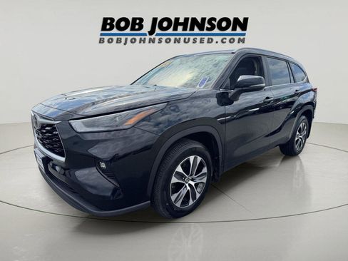 Used 2023 Toyota Highlander XLE AWD/4WD image 7