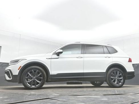 Used 2022 Volkswagen Tiguan SE AWD/4WD image 45