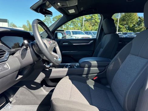 Used 2025 GMC Acadia Elevation image 9