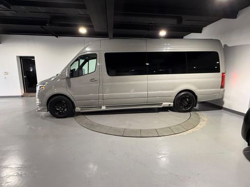 Used 2024 Mercedes-Benz Sprinter 2500 image 12