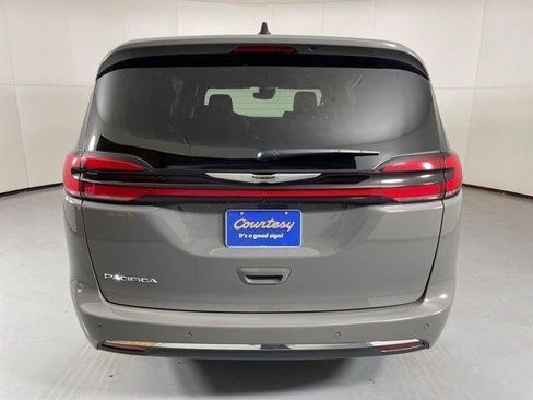 New 2025 Chrysler Pacifica Select image 7