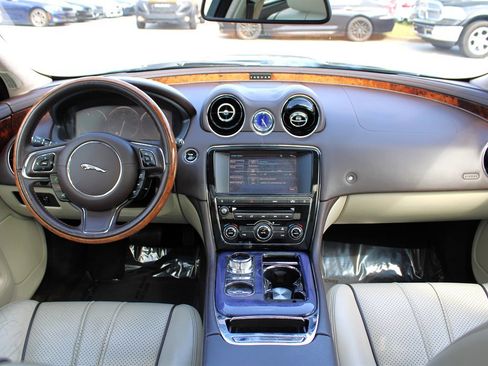 Used 2011 Jaguar XJ L image 11