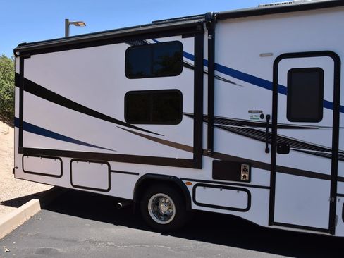 Used 2022 Ford E-450 and Econoline 450 Super Duty w/ Motorhome Prep Package RWD image 6
