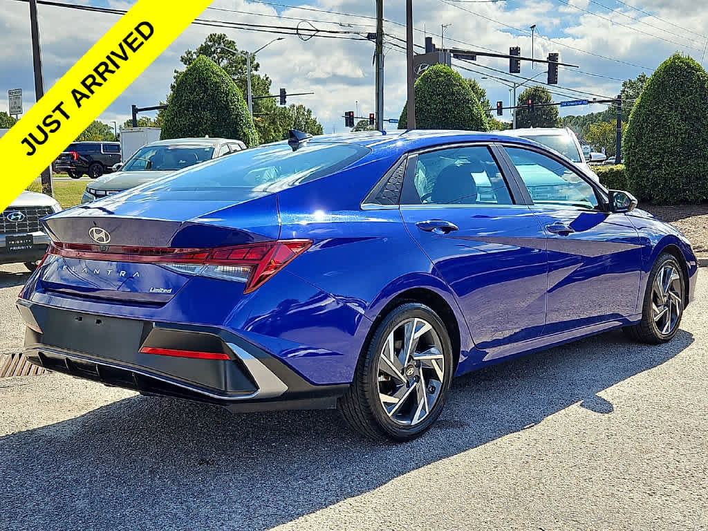 Used 2025 Hyundai Elantra Limited FWD image 4