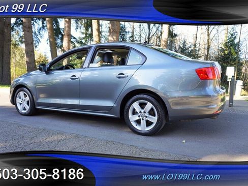 Used 2012 Volkswagen Jetta TDI FWD image 11