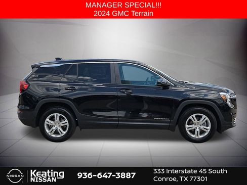 Used 2024 GMC Terrain SLE FWD image 2