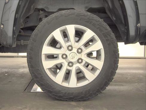 Used 2018 Toyota Tundra SR5 w/ SR5 Upgrade Package image 7