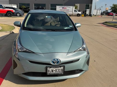 Used 2016 Toyota Prius Two FWD image 2