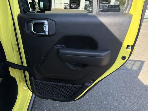 Used 2024 Jeep Wrangler Unlimited Rubicon 4xe w/ Convenience Group AWD/4WD image 17
