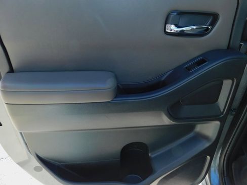 Used 2022 Nissan Frontier SV image 23