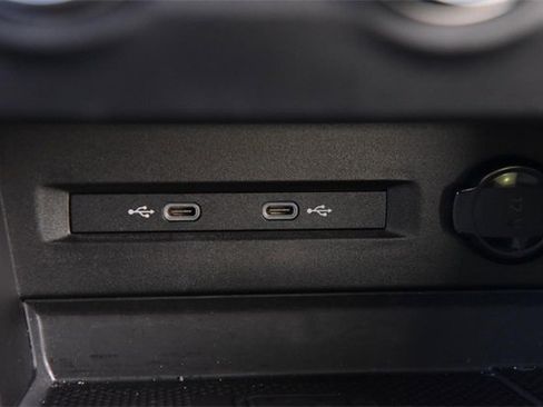 Certified 2022 Volkswagen Taos SE w/ Panoramic Sunroof Package image 15