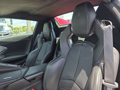 Used 2021 Chevrolet Corvette Stingray Premium Conv w/ Z51 Performance Package image 18