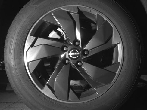 Used 2025 Nissan Rogue SV image 15