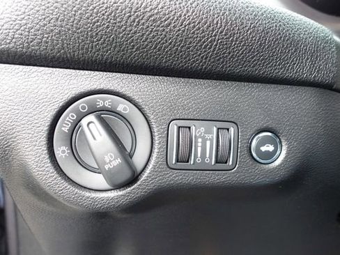 Used 2022 Dodge Challenger GT image 17