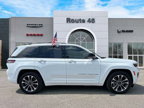 Used 2023 Jeep Grand Cherokee Overland AWD/4WD image 6