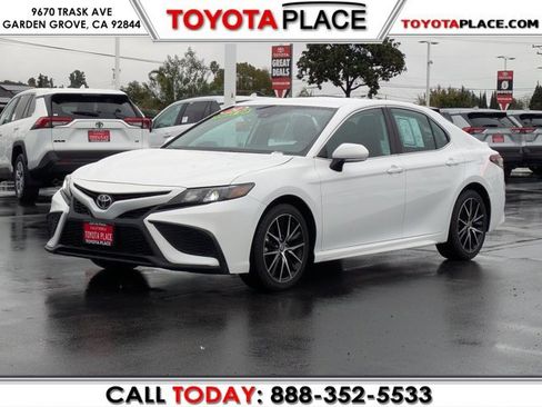 Used 2024 Toyota Camry SE image 1