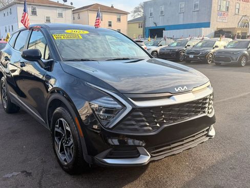 Used 2025 Kia Sportage LX image 2