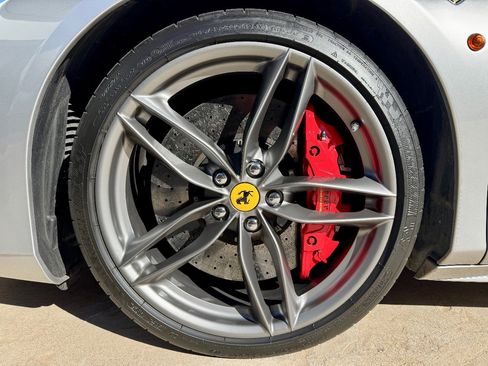 Used 2019 Ferrari 488 Spider image 14