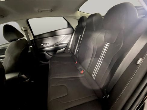 Used 2025 Hyundai Elantra Hybrid FWD image 19
