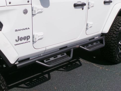 Used 2024 Jeep Wrangler Unlimited Sahara AWD/4WD image 20