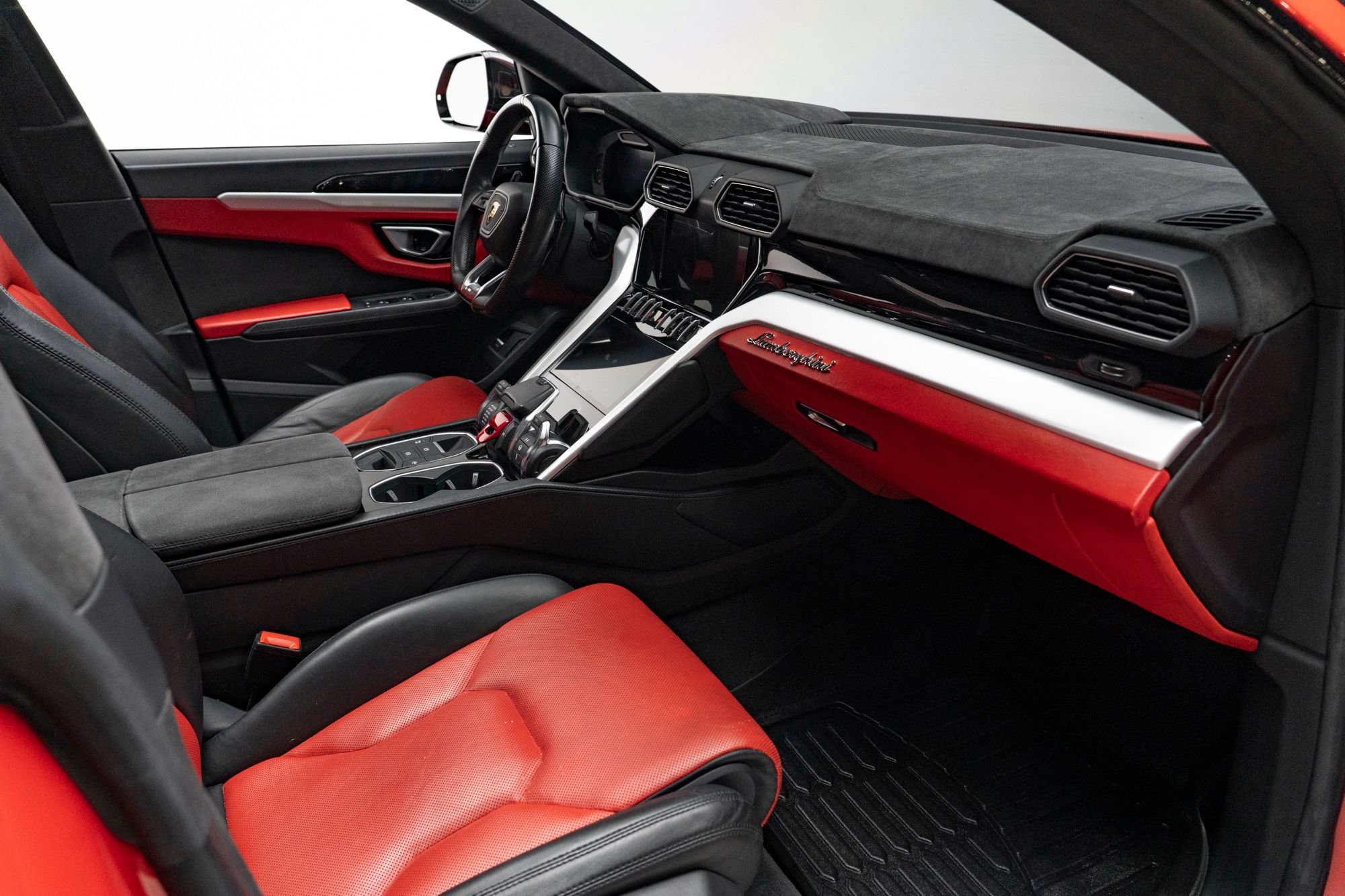 Used 2020 Lamborghini Urus AWD/4WD image 46