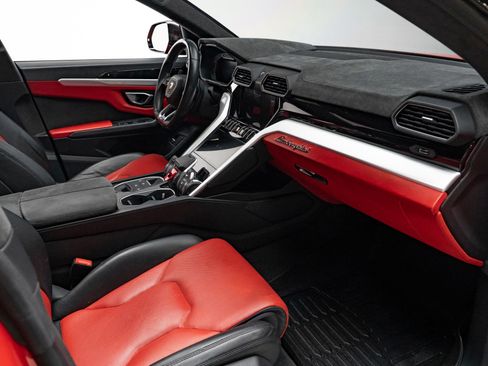 Used 2020 Lamborghini Urus AWD/4WD image 46