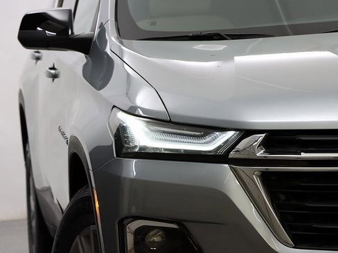 Used 2023 Chevrolet Traverse LS image 4