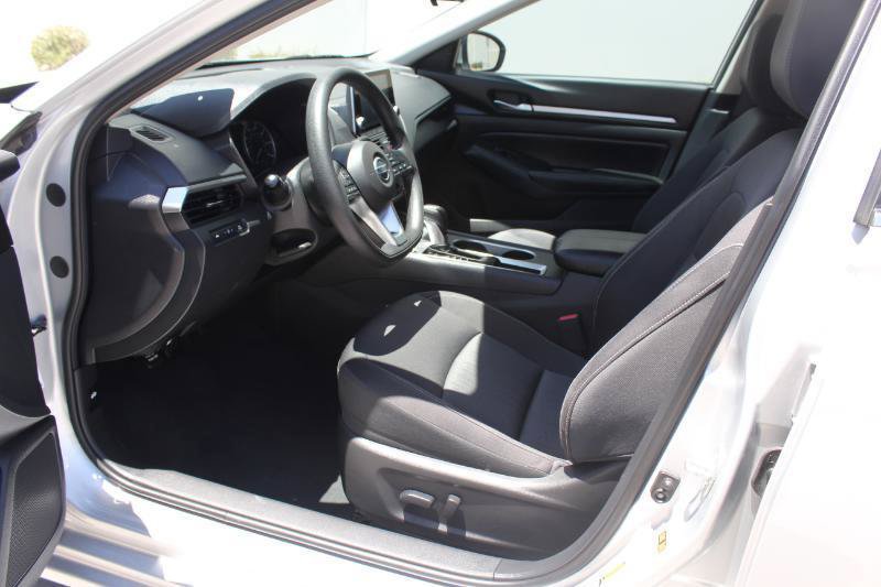 Used 2022 Nissan Altima 2.5 SV FWD image 9