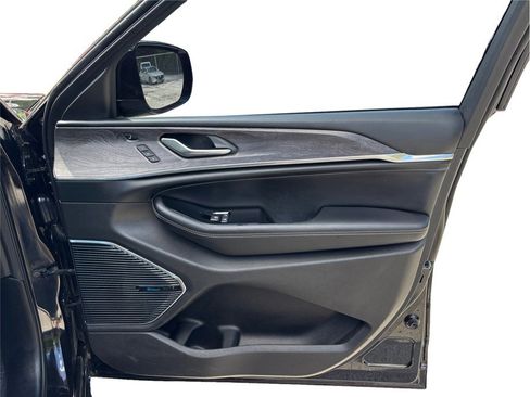 Used 2021 Jeep Grand Cherokee L Overland w/ Luxury Tech Group IV image 52