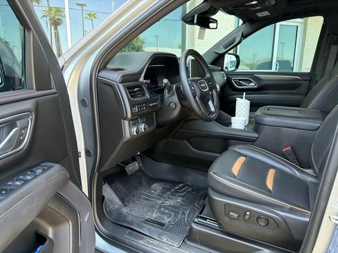 Used 2024 GMC Yukon XL AT4 w/ AT4 Premium Package AWD/4WD image 4