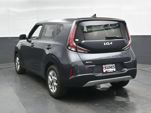 Used 2025 Kia Soul LX w/ LX Technology Package FWD image 9